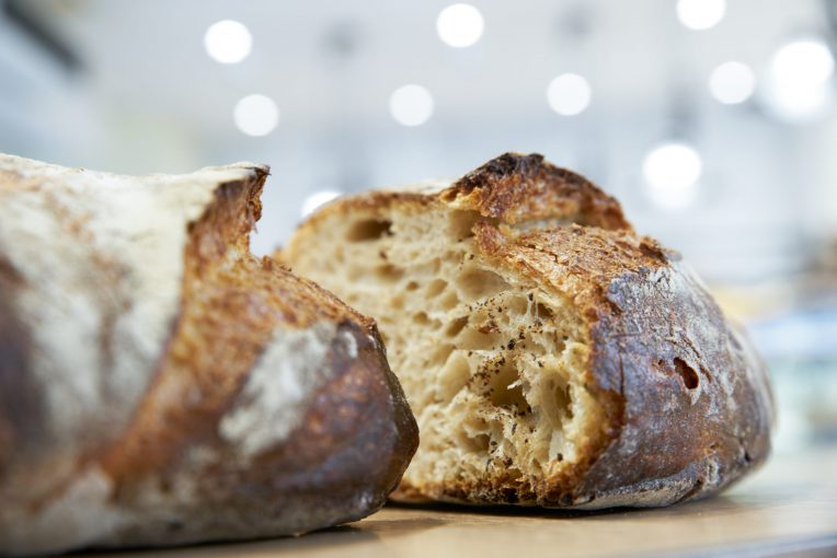 Fermeture hebdomadaire des boulangeries :  halte à la démagogie !